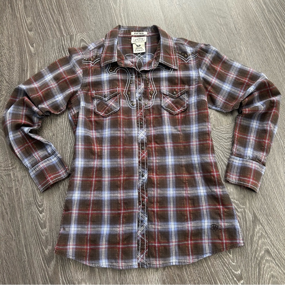 Ariat fitted Plaid Western-Style Button-Up Shirt in Brown & Red